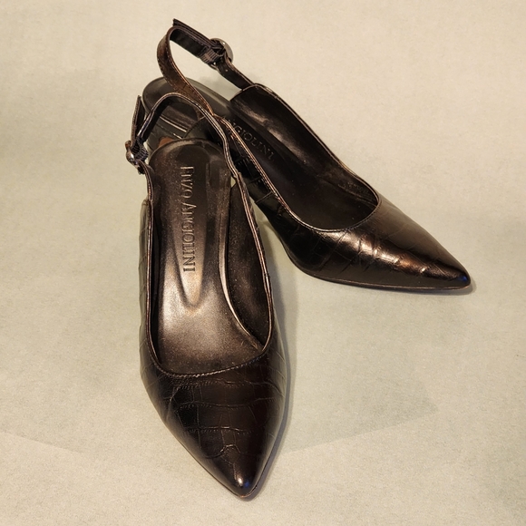 Black textured leather pumps - Picture 1 of 5